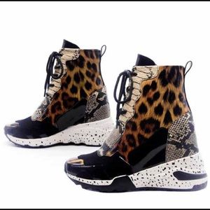 Leopard tennis